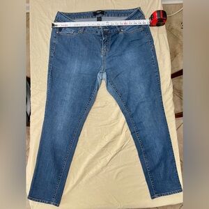 Torrid Women's Straight Jeans Blue Denim Medium Wash 5-Pocket Button Zip